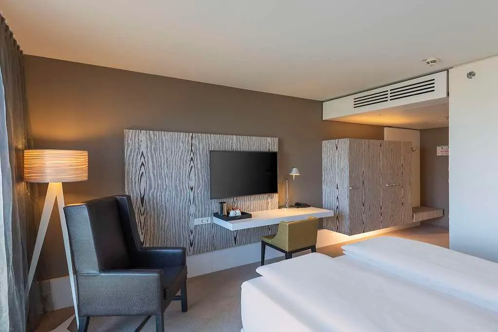 Doubletree By Hilton Vienna Schonbrunn Otel