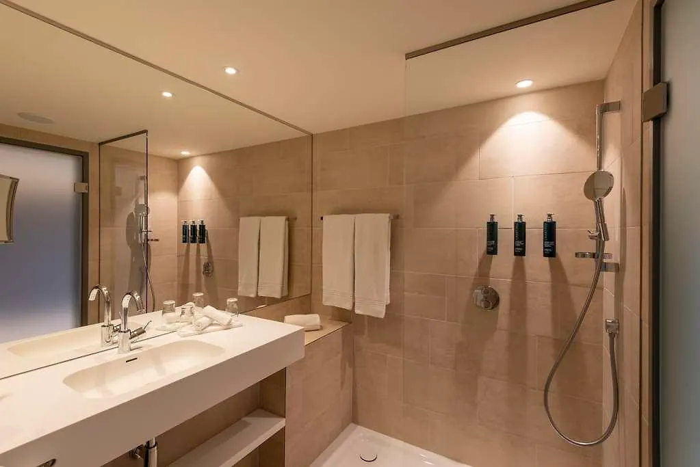 Doubletree By Hilton Vienna Schonbrunn Otel