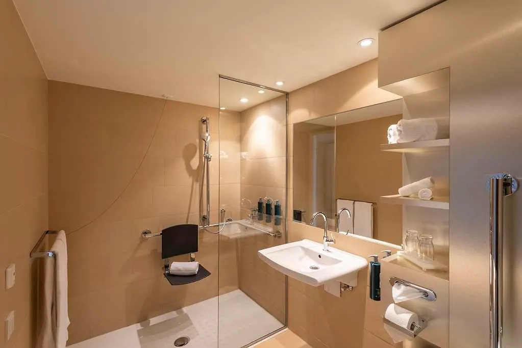 Doubletree By Hilton Vienna Schonbrunn Otel