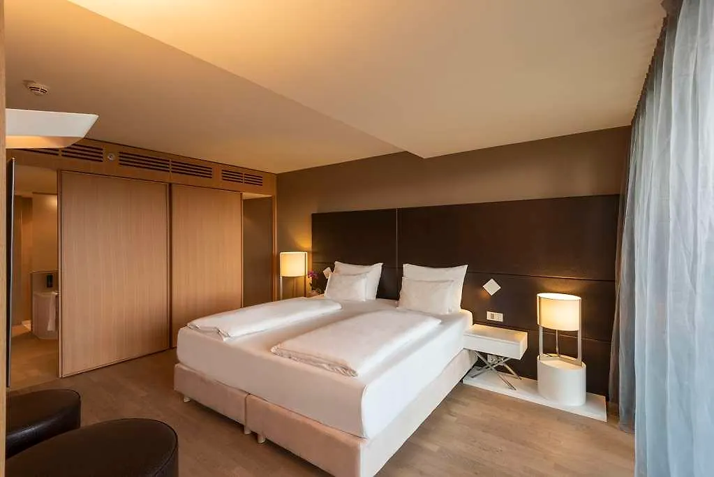 Doubletree By Hilton Vienna Schonbrunn Otel