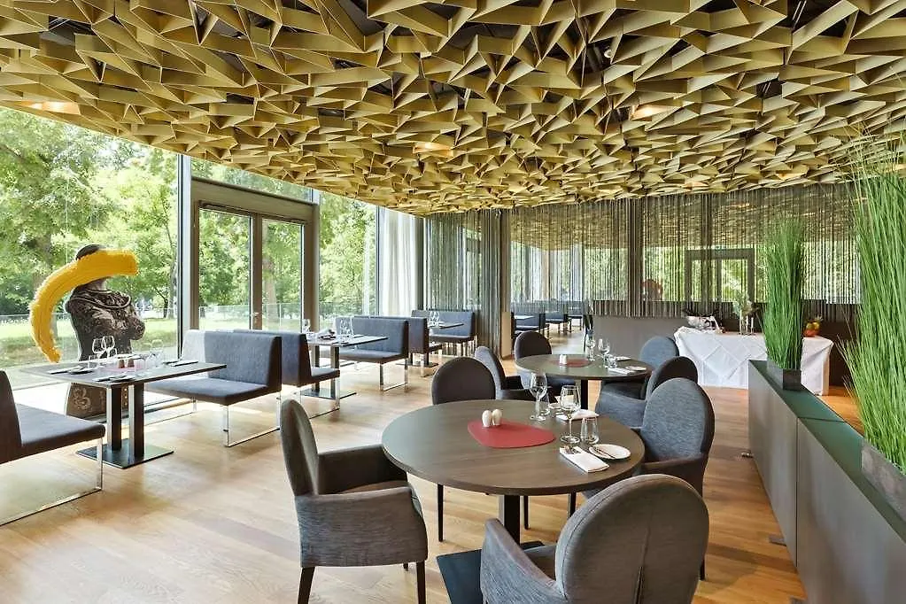 Doubletree By Hilton Vienna Schonbrunn Otel
