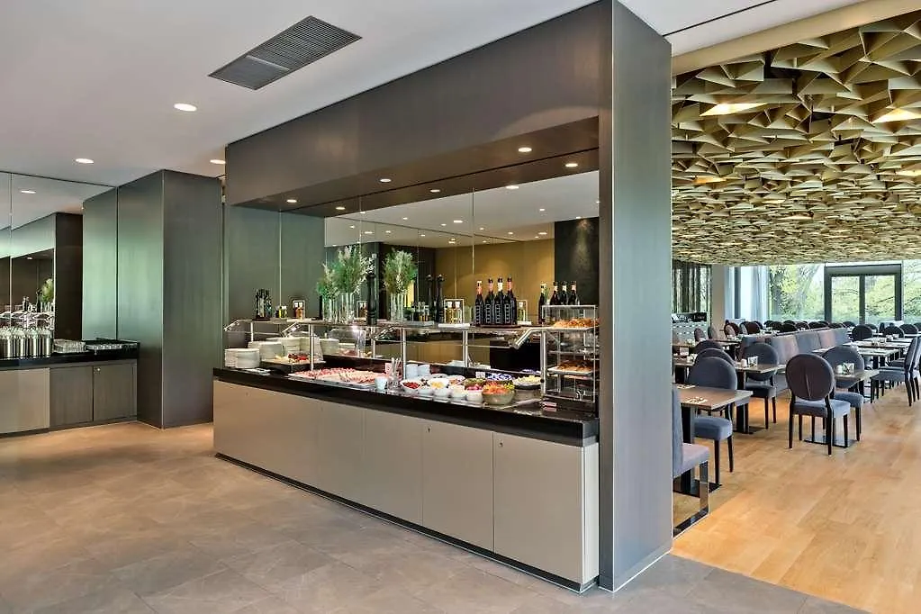 Doubletree By Hilton Vienna Schonbrunn Hotell